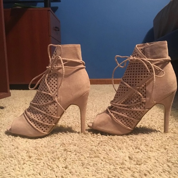 Nude heels - Picture 2 of 3